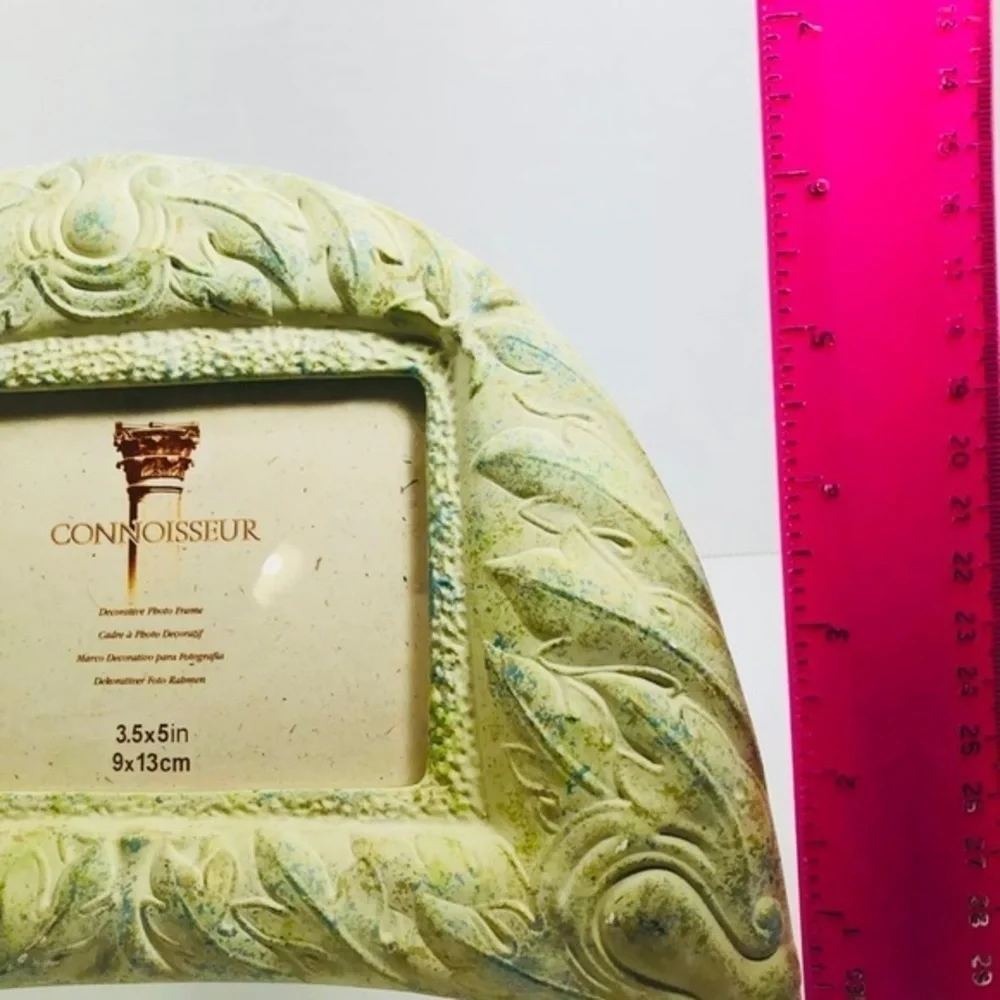 Connoisseur Picture Frame Unique Ceramic Design.